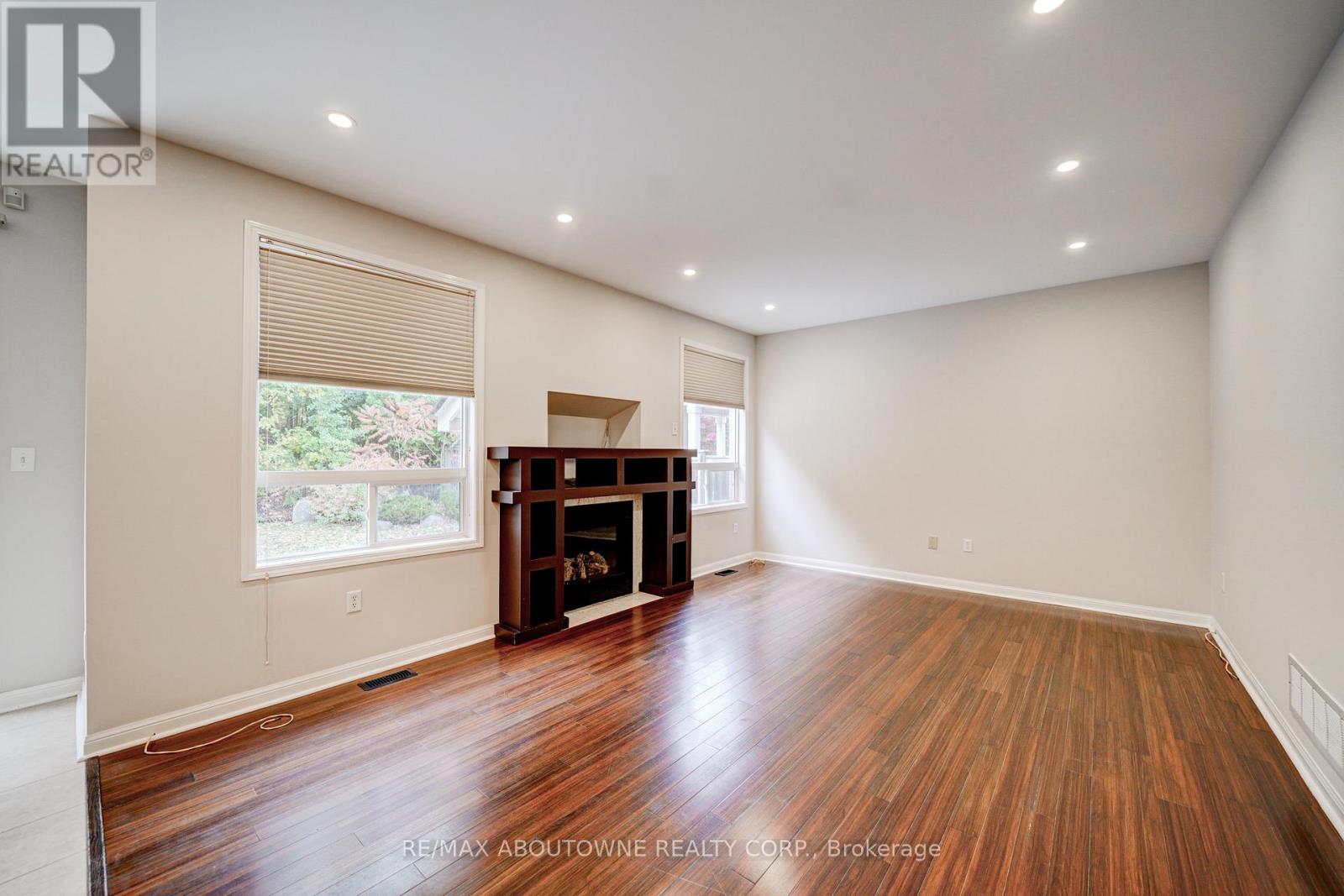 118 Wood Rim Drive, Richmond Hill, Ontario  L4E 4N8 - Photo 8 - N12719778