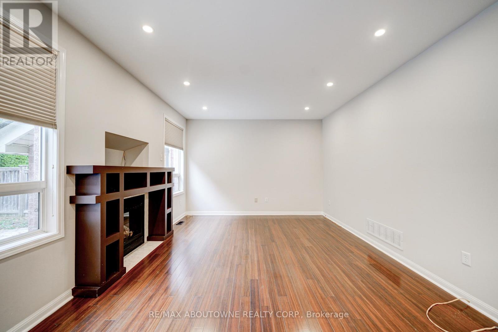 118 Wood Rim Drive, Richmond Hill, Ontario  L4E 4N8 - Photo 9 - N12719778