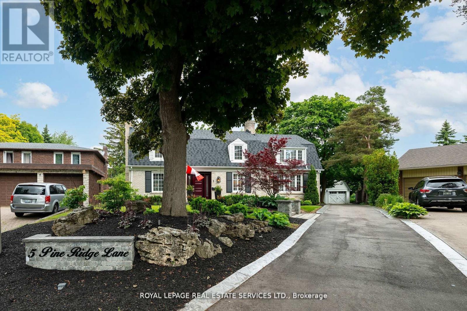 5 Pine Ridge Lane, Brampton, Ontario  L6W 1G6 - Photo 2 - W12716266