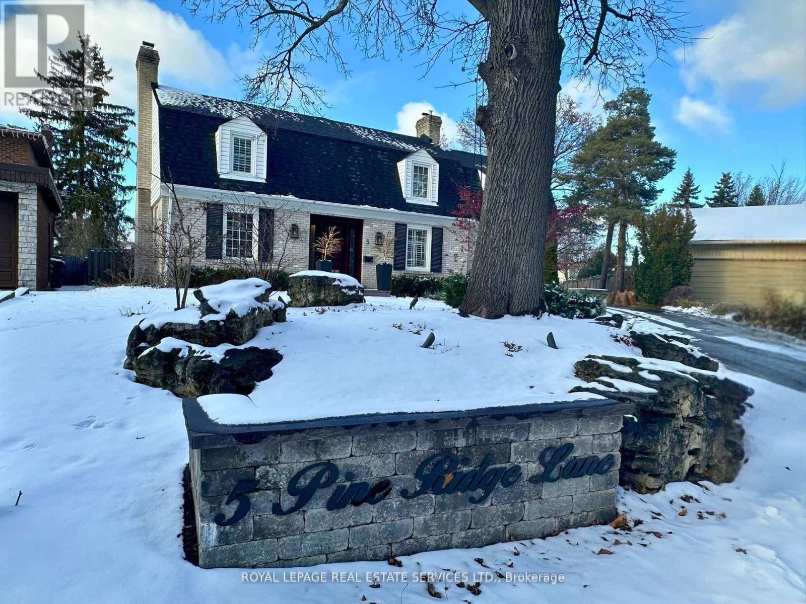 5 Pine Ridge Lane, Brampton, Ontario  L6W 1G6 - Photo 4 - W12716266