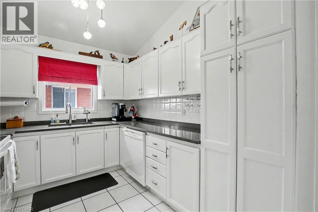 252 Keewatin Avenue, Kitchener, Ontario  N2B 3W4 - Photo 18 - 40798860