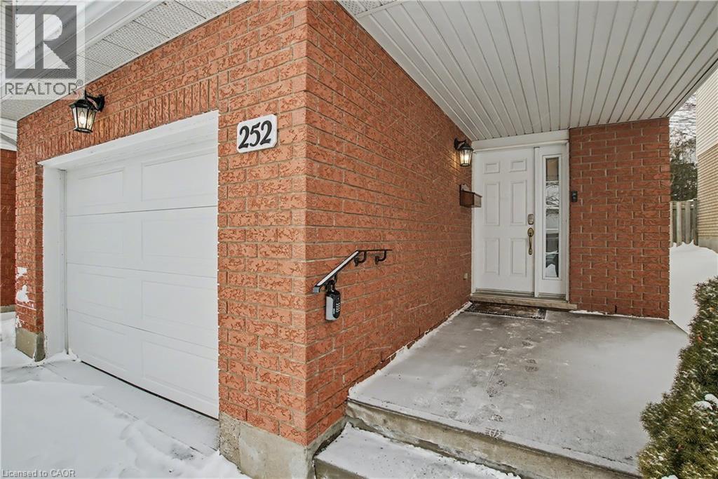 252 Keewatin Avenue, Kitchener, Ontario  N2B 3W4 - Photo 3 - 40798860