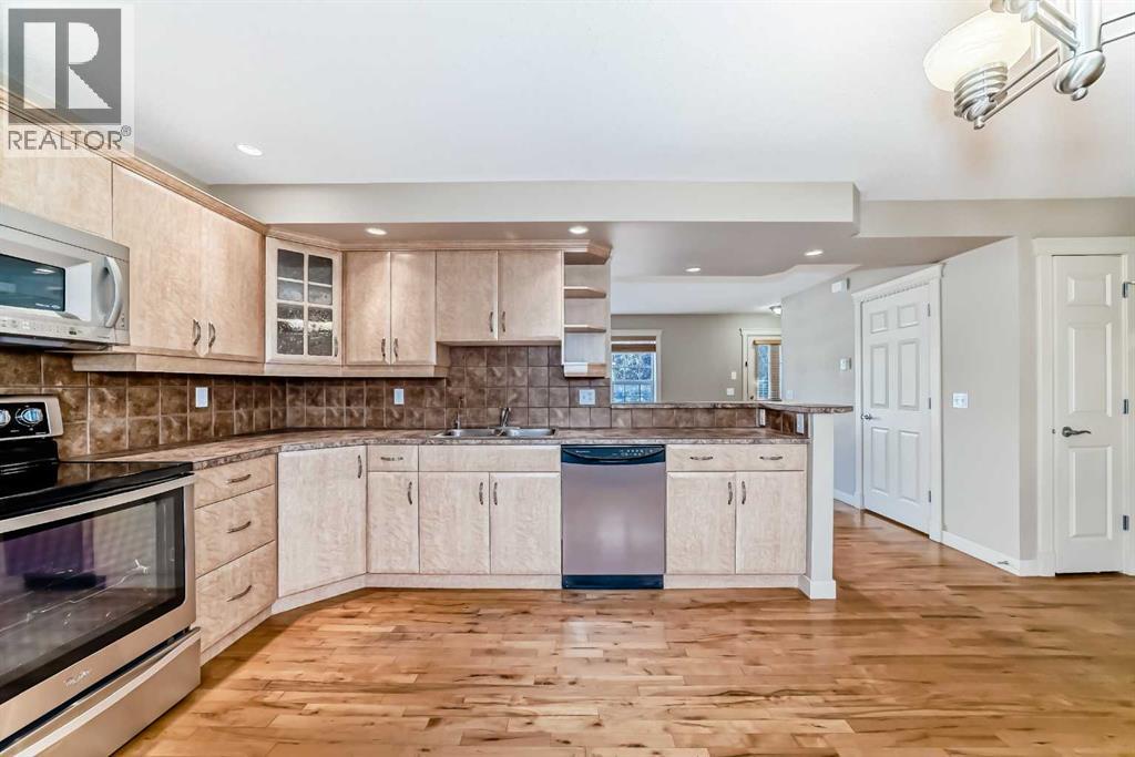 42 Ypres Green Sw, Calgary, Alberta  T2T 6M1 - Photo 6 - A2252885