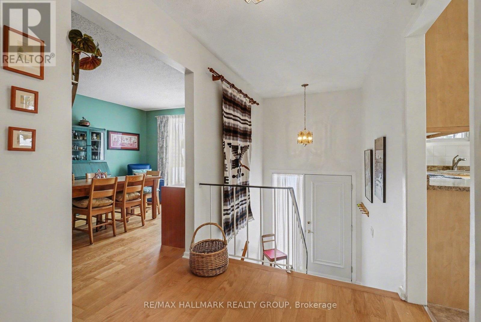 1044 Adley Road, Ottawa, Ontario  K1J 8B9 - Photo 5 - X12719814