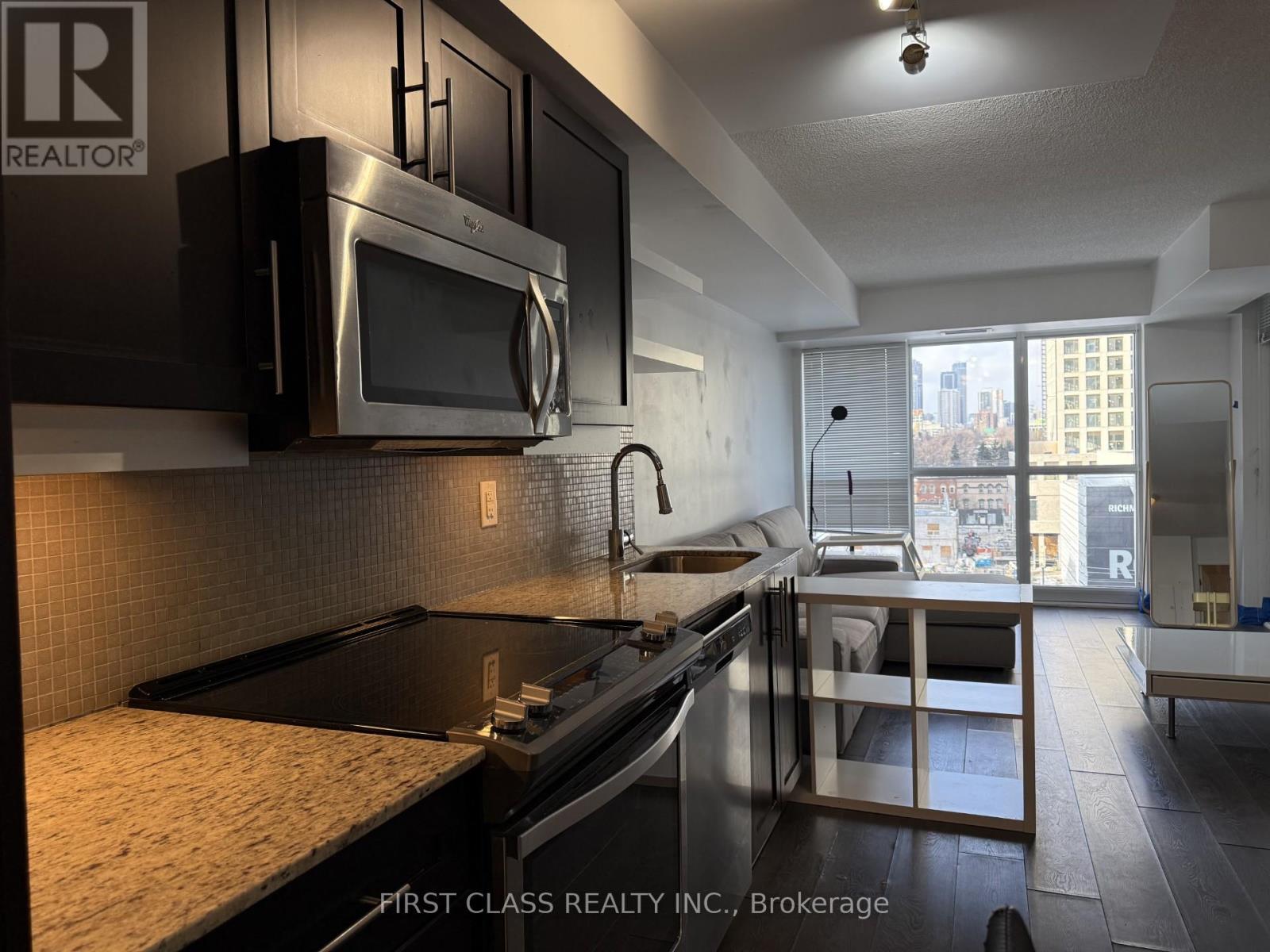 1018 - 400 Adelaide Street E, Toronto, Ontario  M5A 4S3 - Photo 3 - C12719804