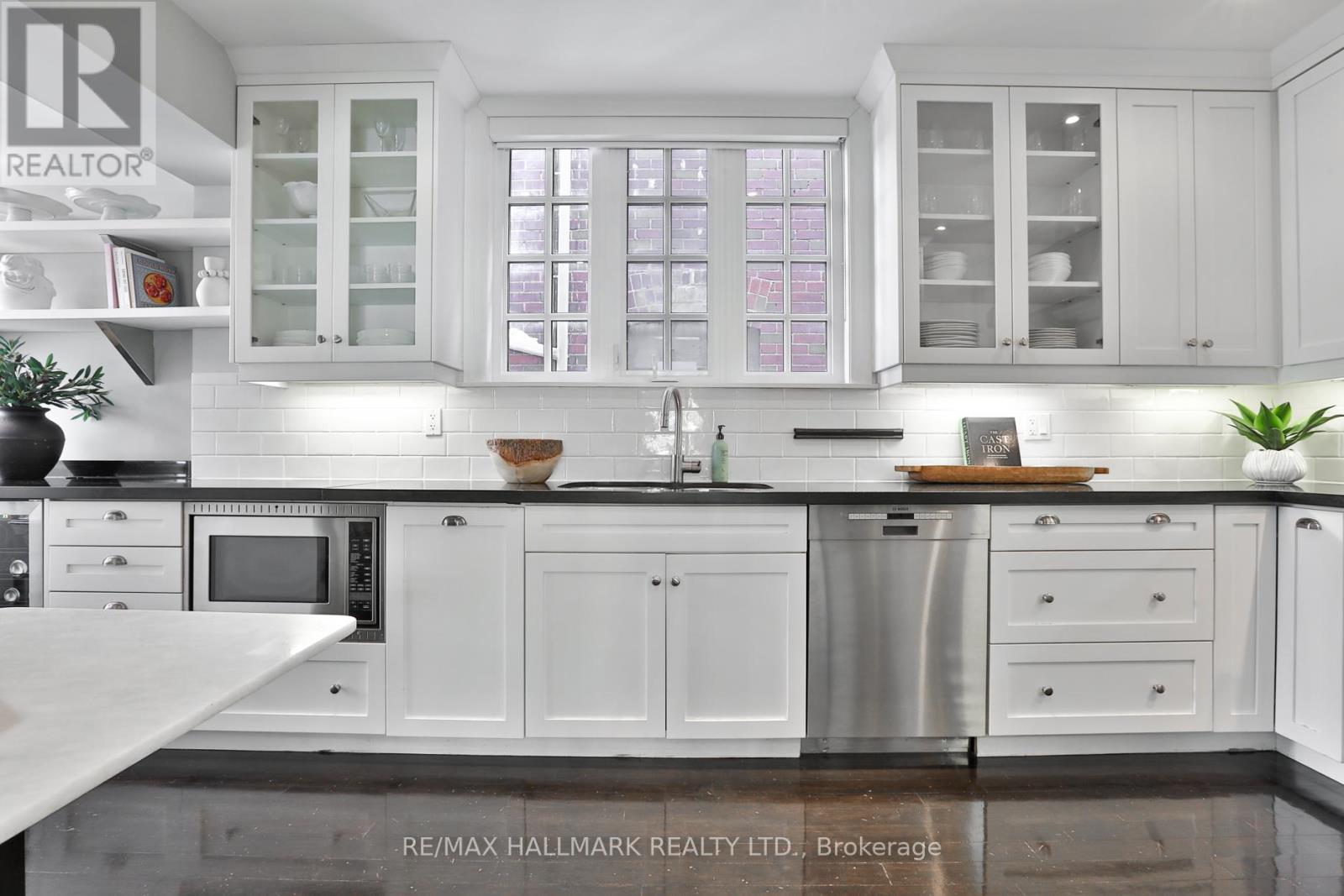 9 Glenarden Road, Toronto, Ontario  M6C 3J8 - Photo 10 - C12719834