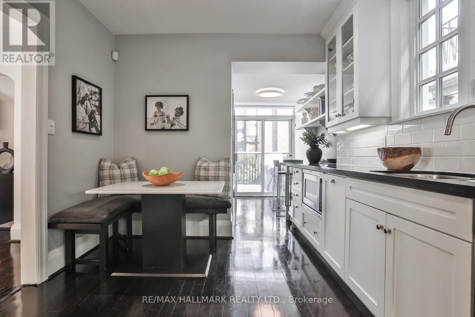 9 Glenarden Road, Toronto, Ontario  M6C 3J8 - Photo 11 - C12719834