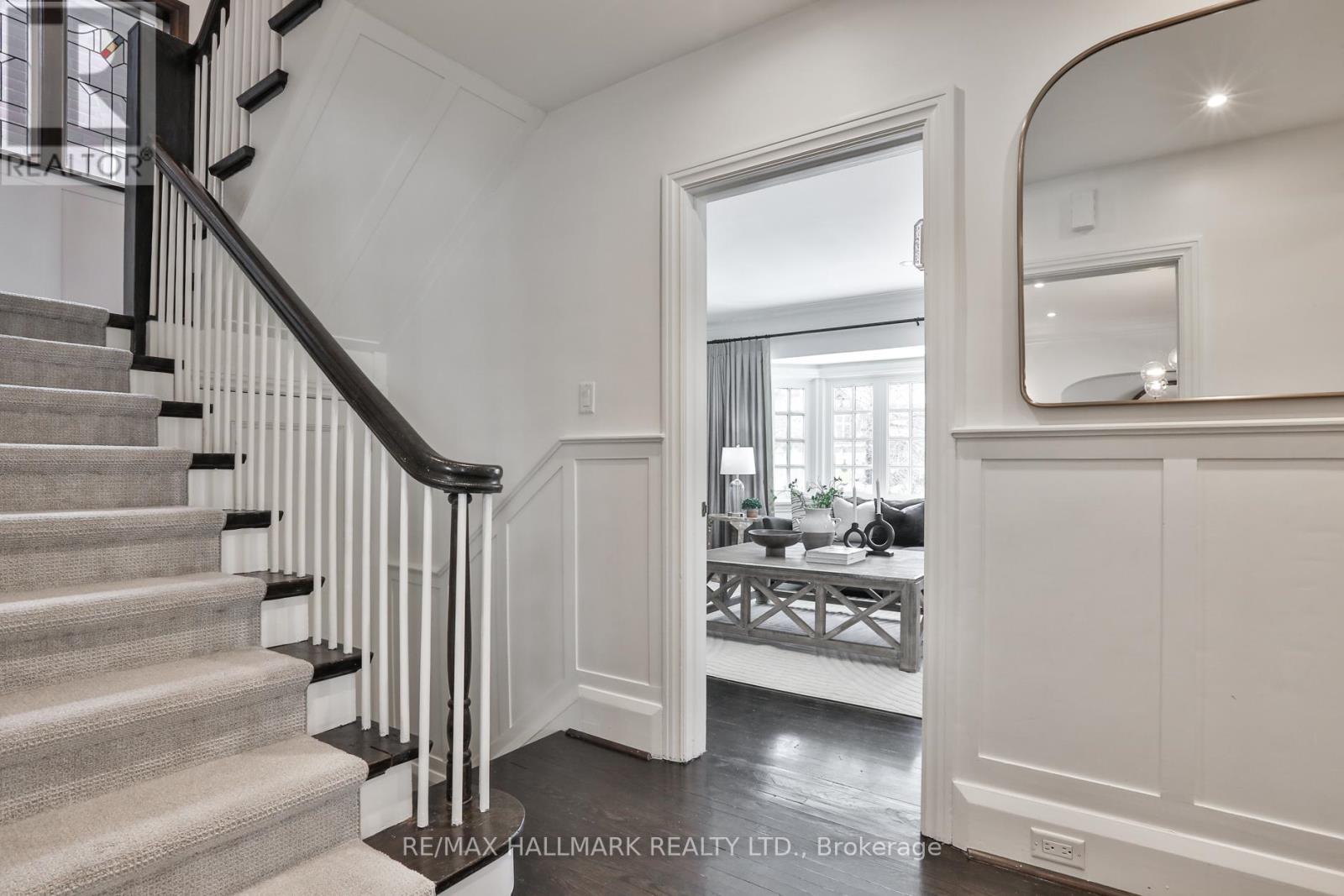 9 Glenarden Road, Toronto, Ontario  M6C 3J8 - Photo 14 - C12719834