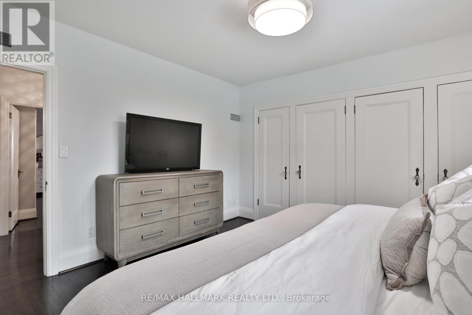 9 Glenarden Road, Toronto, Ontario  M6C 3J8 - Photo 17 - C12719834