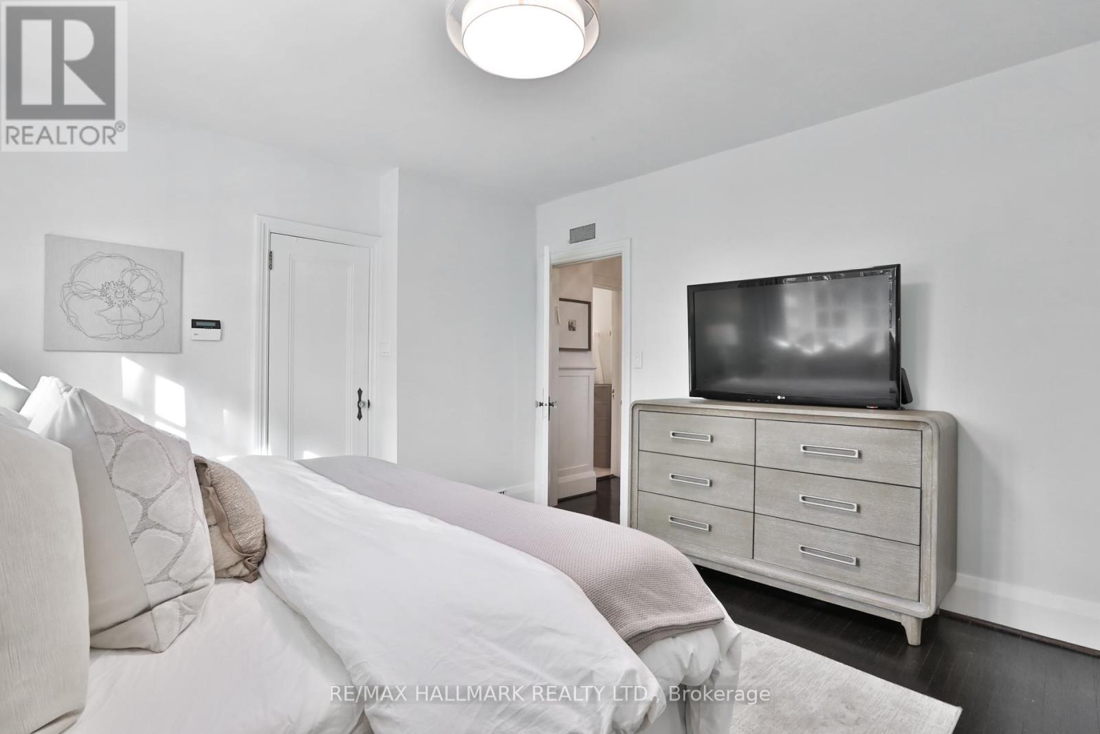 9 Glenarden Road, Toronto, Ontario  M6C 3J8 - Photo 18 - C12719834