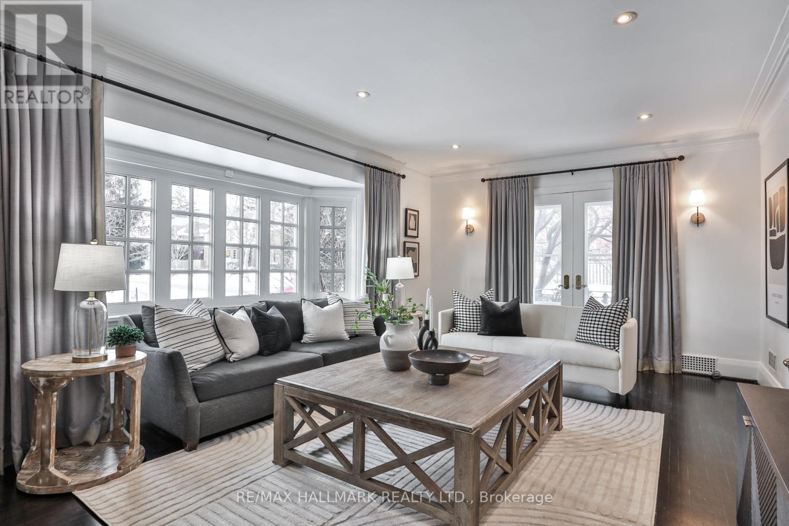 9 Glenarden Road, Toronto, Ontario  M6C 3J8 - Photo 2 - C12719834