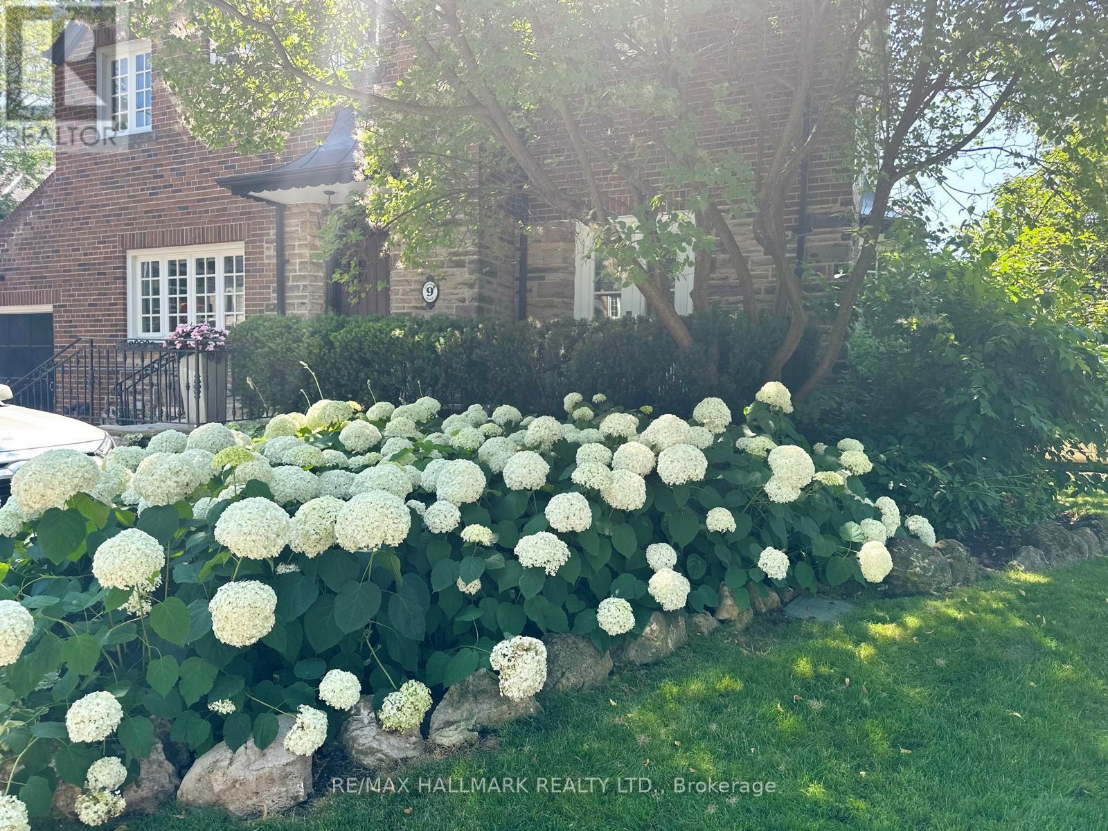 9 Glenarden Road, Toronto, Ontario  M6C 3J8 - Photo 34 - C12719834