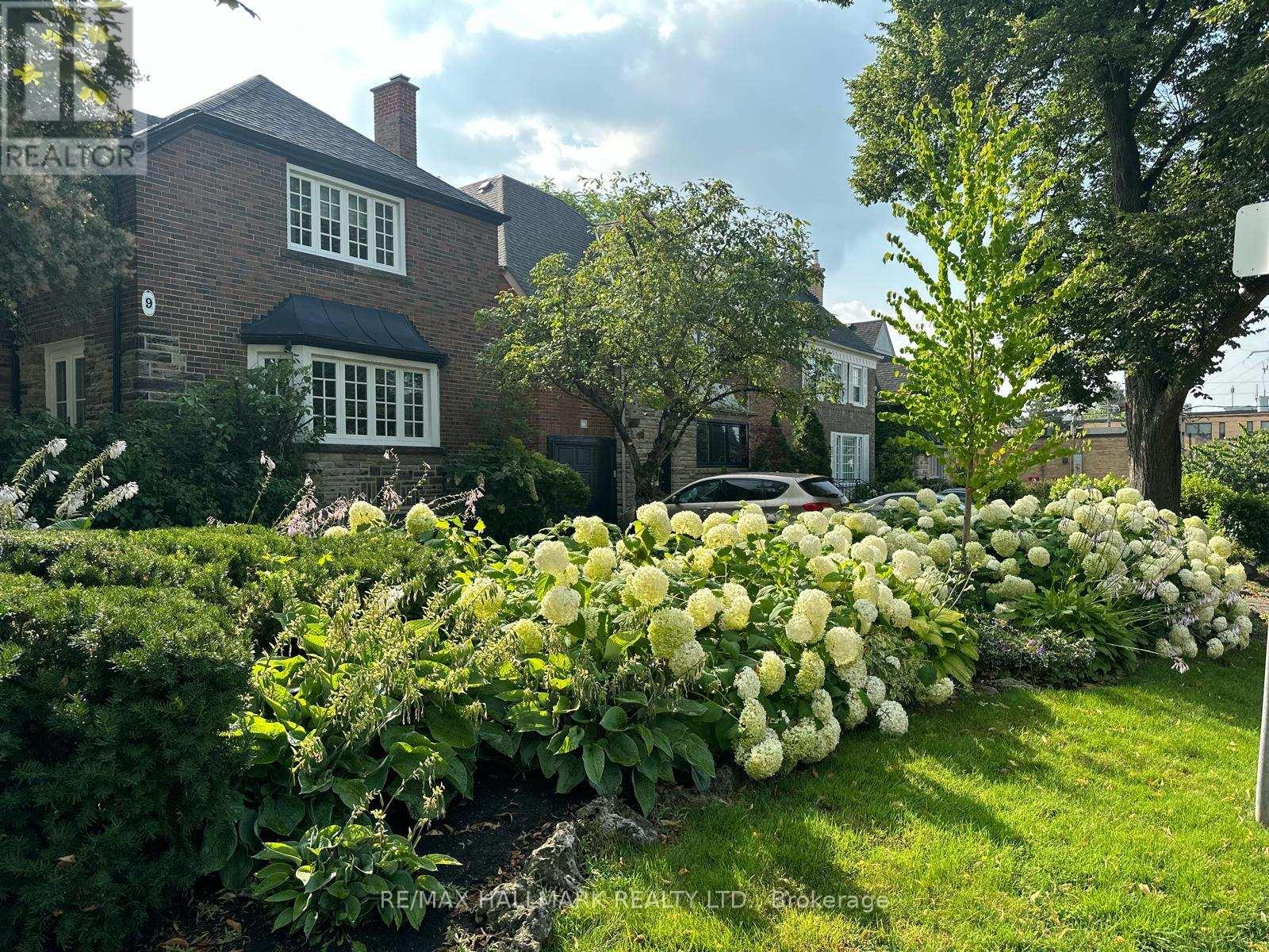 9 Glenarden Road, Toronto, Ontario  M6C 3J8 - Photo 35 - C12719834