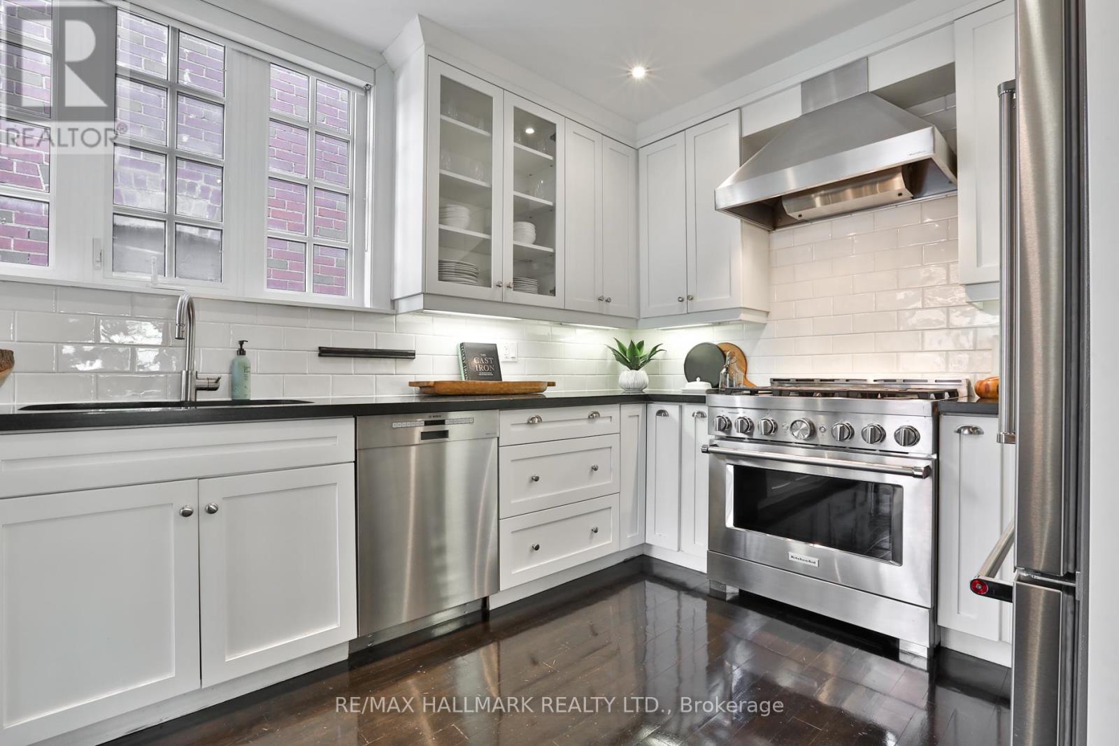 9 Glenarden Road, Toronto, Ontario  M6C 3J8 - Photo 9 - C12719834