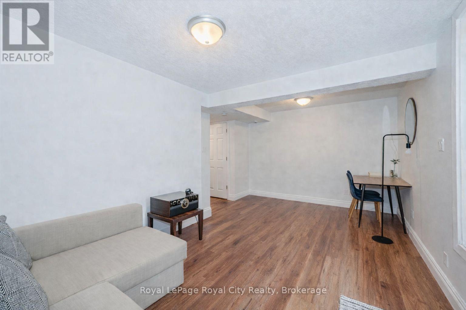 2 Oakridge Crescent, Guelph, Ontario N1L 1J1 - Photo 37 - X12714396