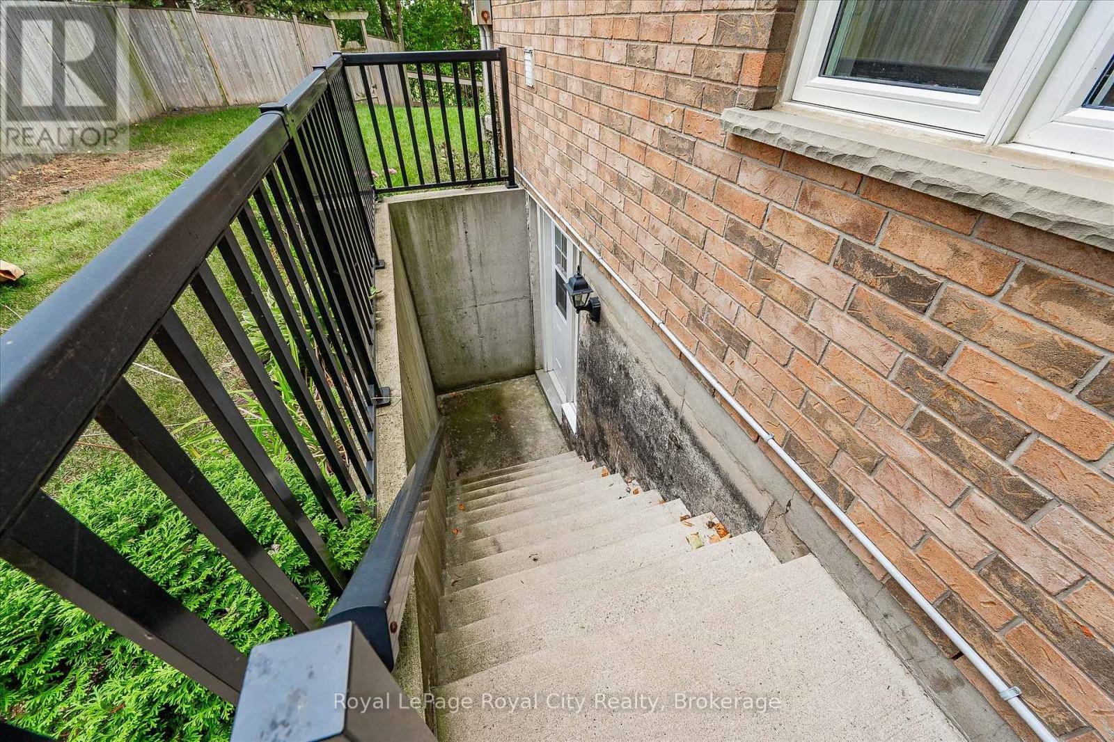 2 Oakridge Crescent, Guelph, Ontario N1L 1J1 - Photo 34 - X12714396