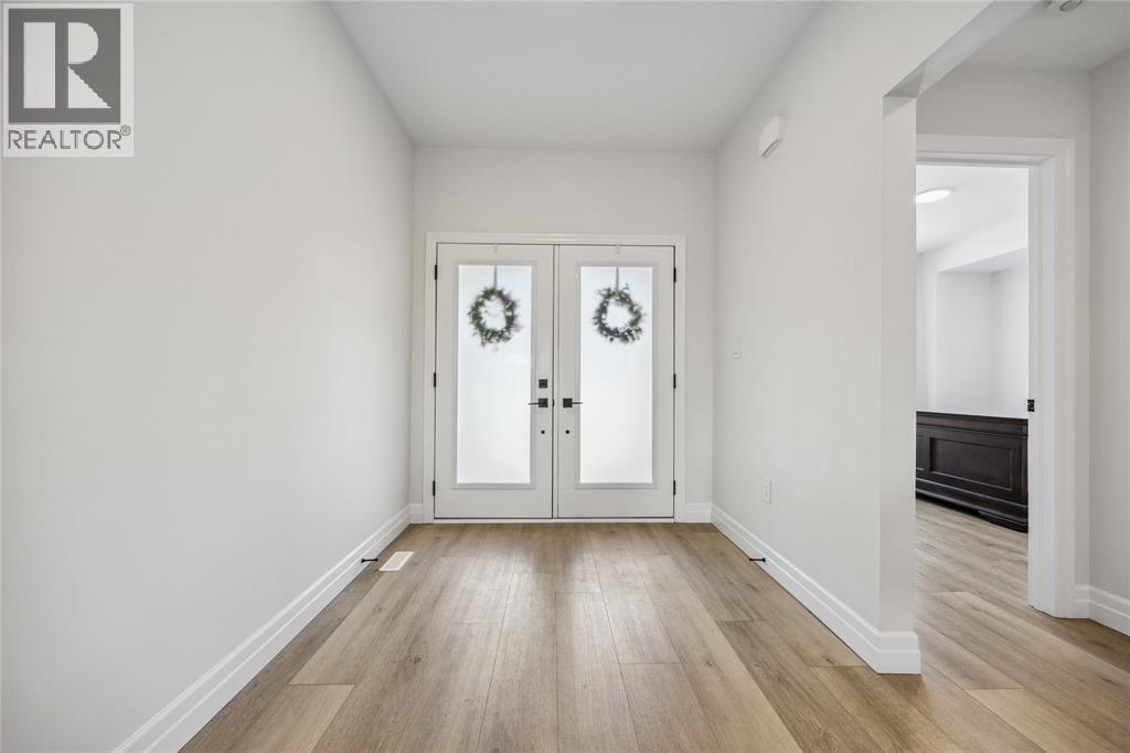 640 Sweetbay Crescent, Sarnia, Ontario  N7S 0B3 - Photo 2 - 26001647