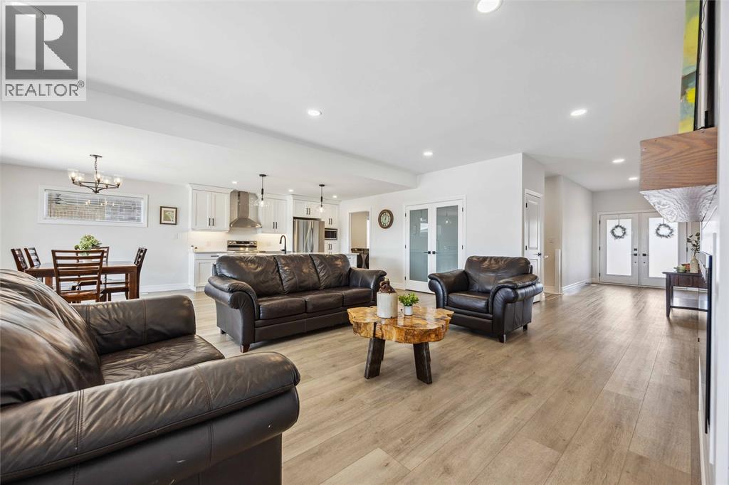 640 Sweetbay Crescent, Sarnia, Ontario  N7S 0B3 - Photo 3 - 26001647