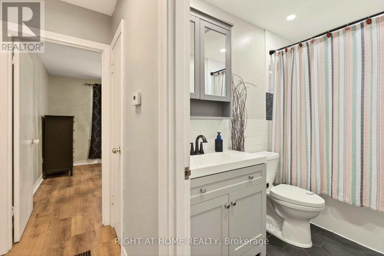 168 East 45th Street, Hamilton, Ontario  L8T 3K3 - Photo 12 - X12719848