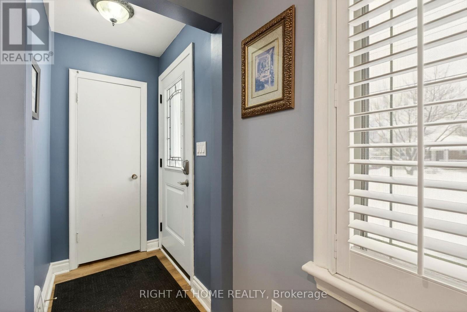 168 East 45th Street, Hamilton, Ontario  L8T 3K3 - Photo 2 - X12719848