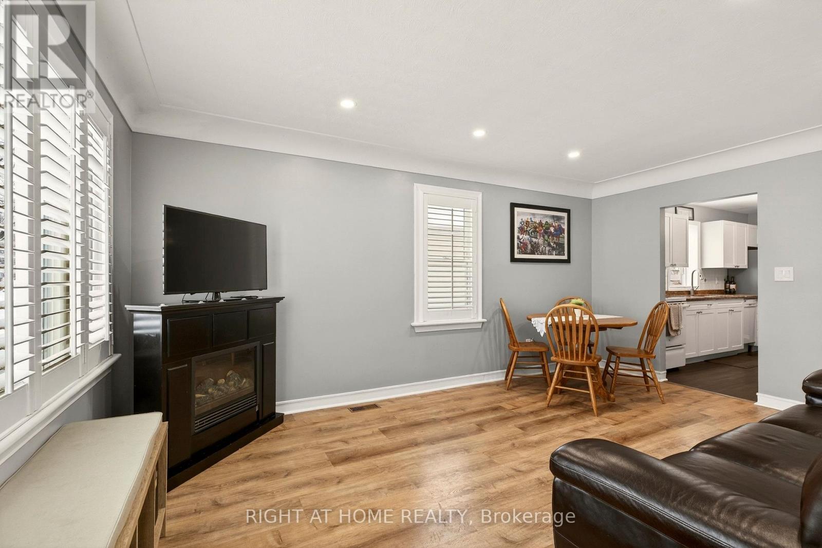 168 East 45th Street, Hamilton, Ontario  L8T 3K3 - Photo 3 - X12719848