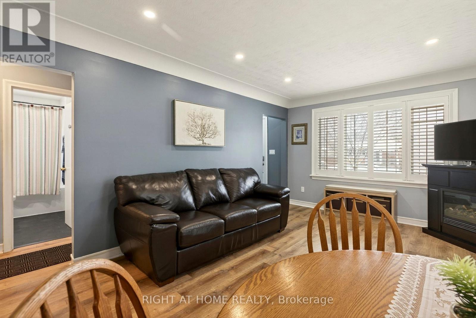 168 East 45th Street, Hamilton, Ontario  L8T 3K3 - Photo 5 - X12719848