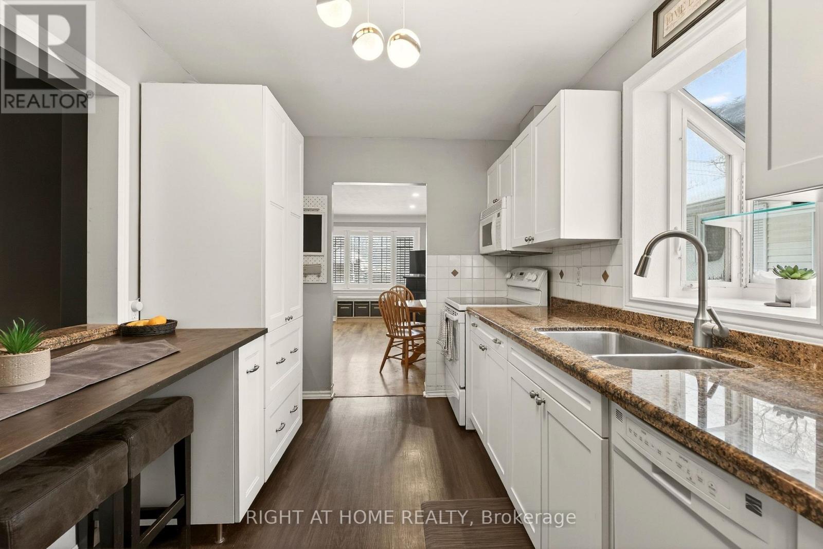 168 East 45th Street, Hamilton, Ontario  L8T 3K3 - Photo 9 - X12719848