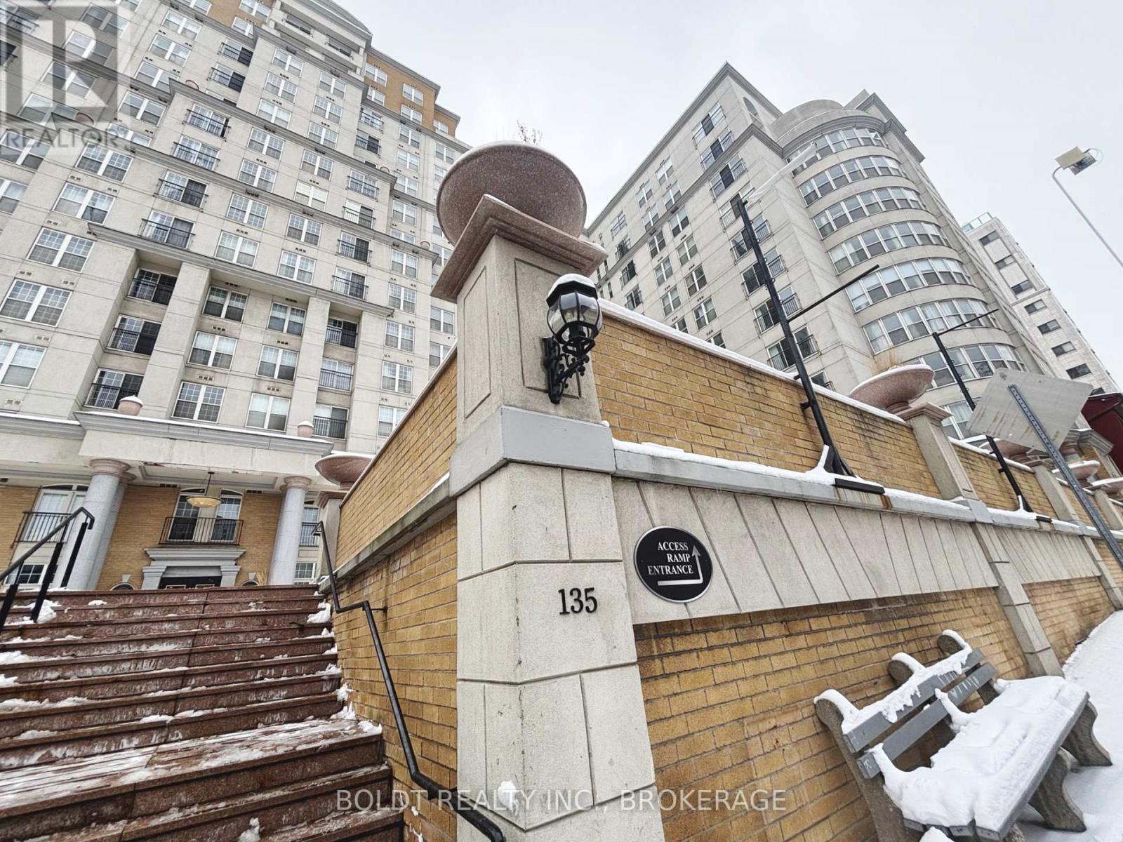 135 James St S 304 Street, Hamilton, Ontario  L8P 2Z6 - Photo 2 - X12719922