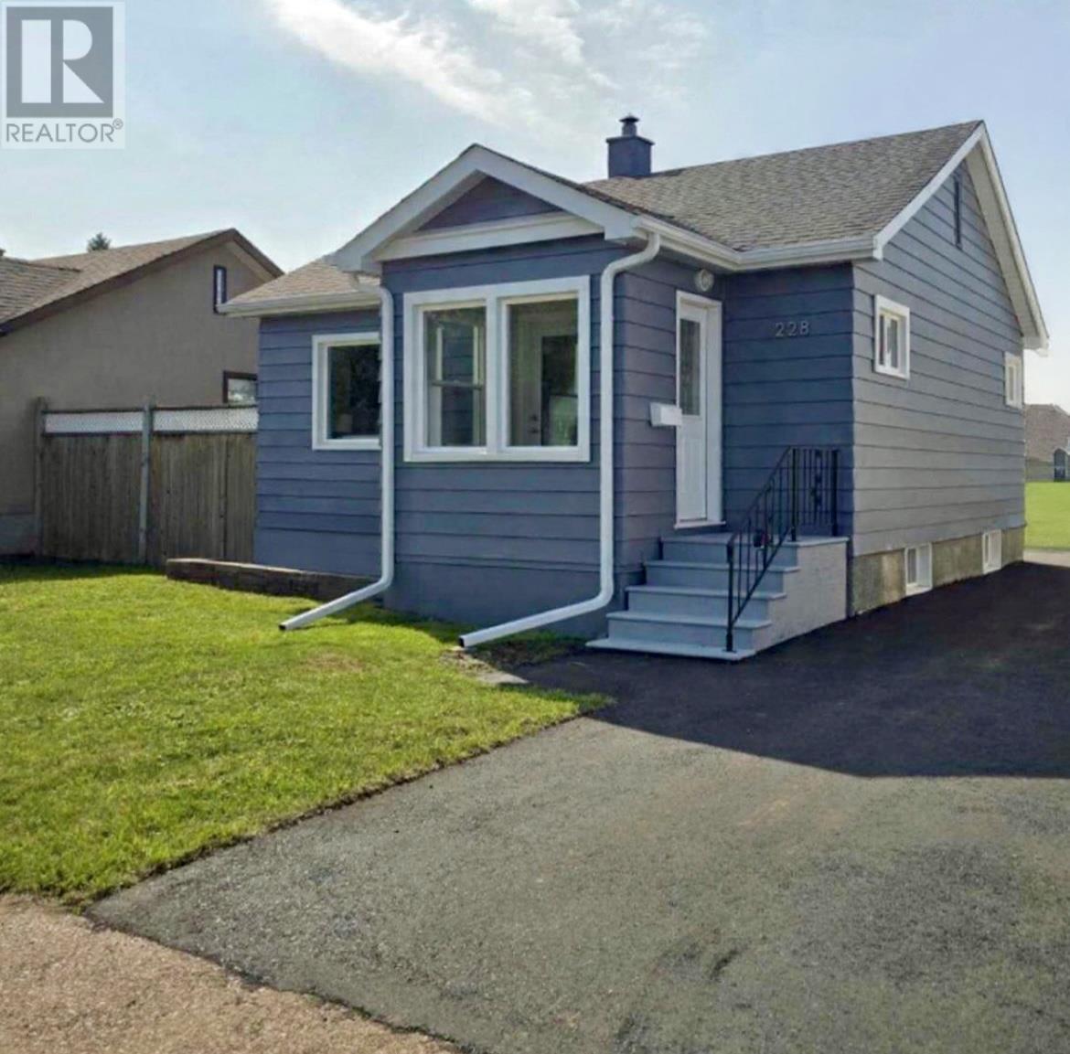 228 Christina St E, Thunder Bay, Ontario  P7E 4N7 - Photo 2 - TB2600111