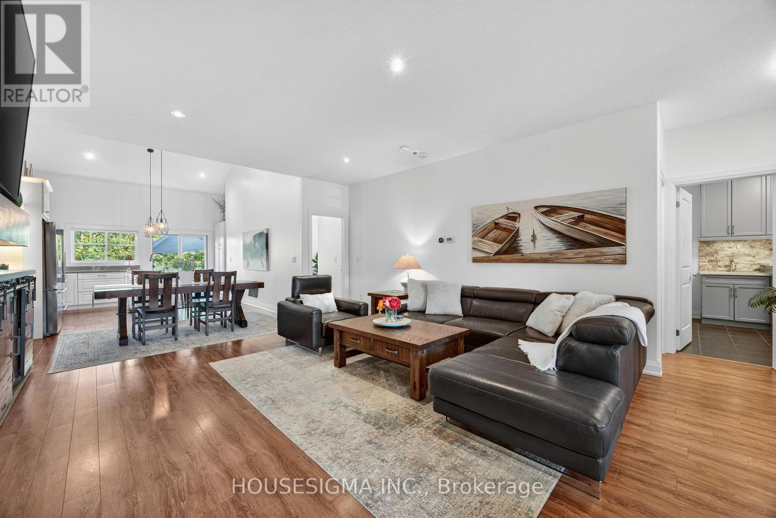 69 Landscape Drive, Oro-Medonte, Ontario  L3R 5B4 - Photo 15 - S12702024