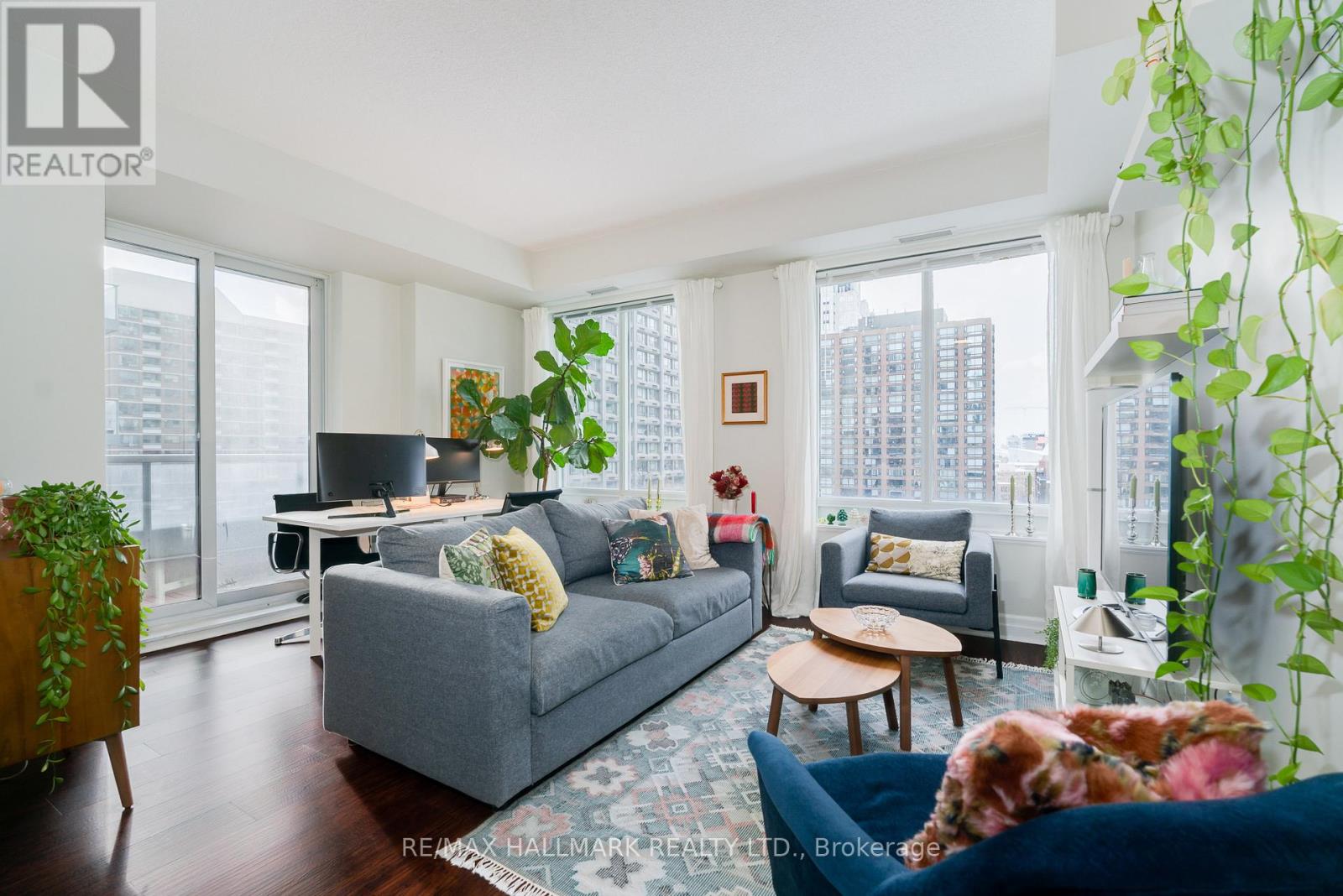 909 - 35 BALMUTO STREET, Toronto, Ontario