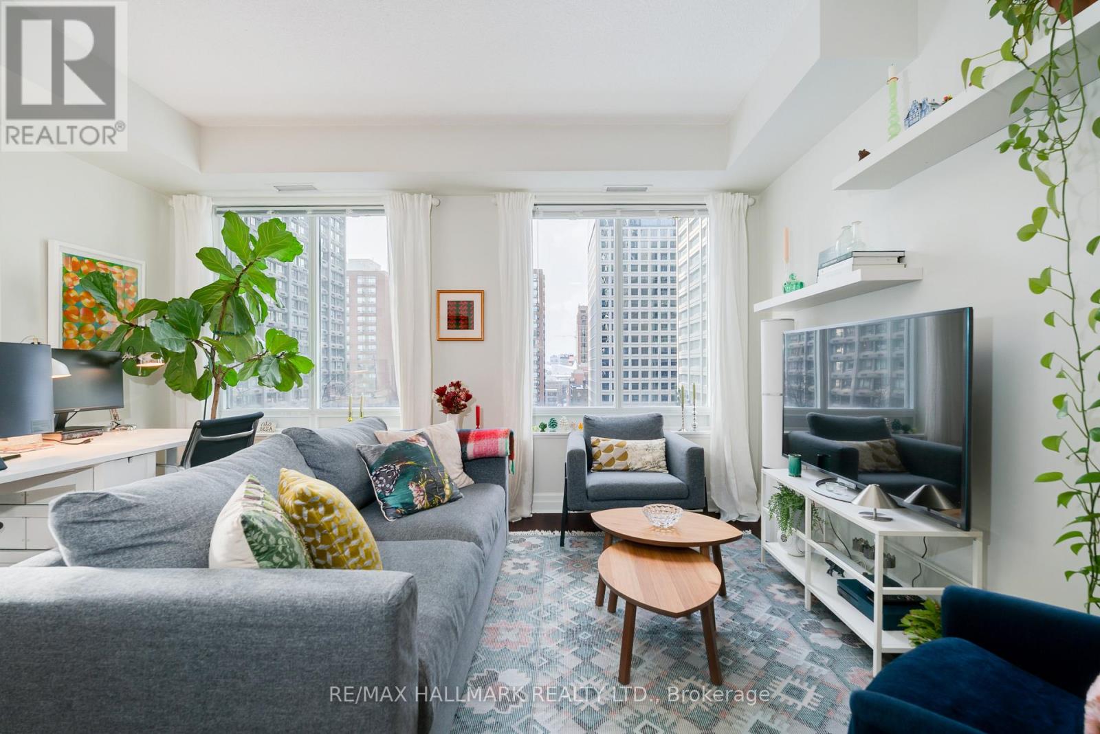 909 - 35 Balmuto Street, Toronto, Ontario  M4Y 0A3 - Photo 2 - C12719948