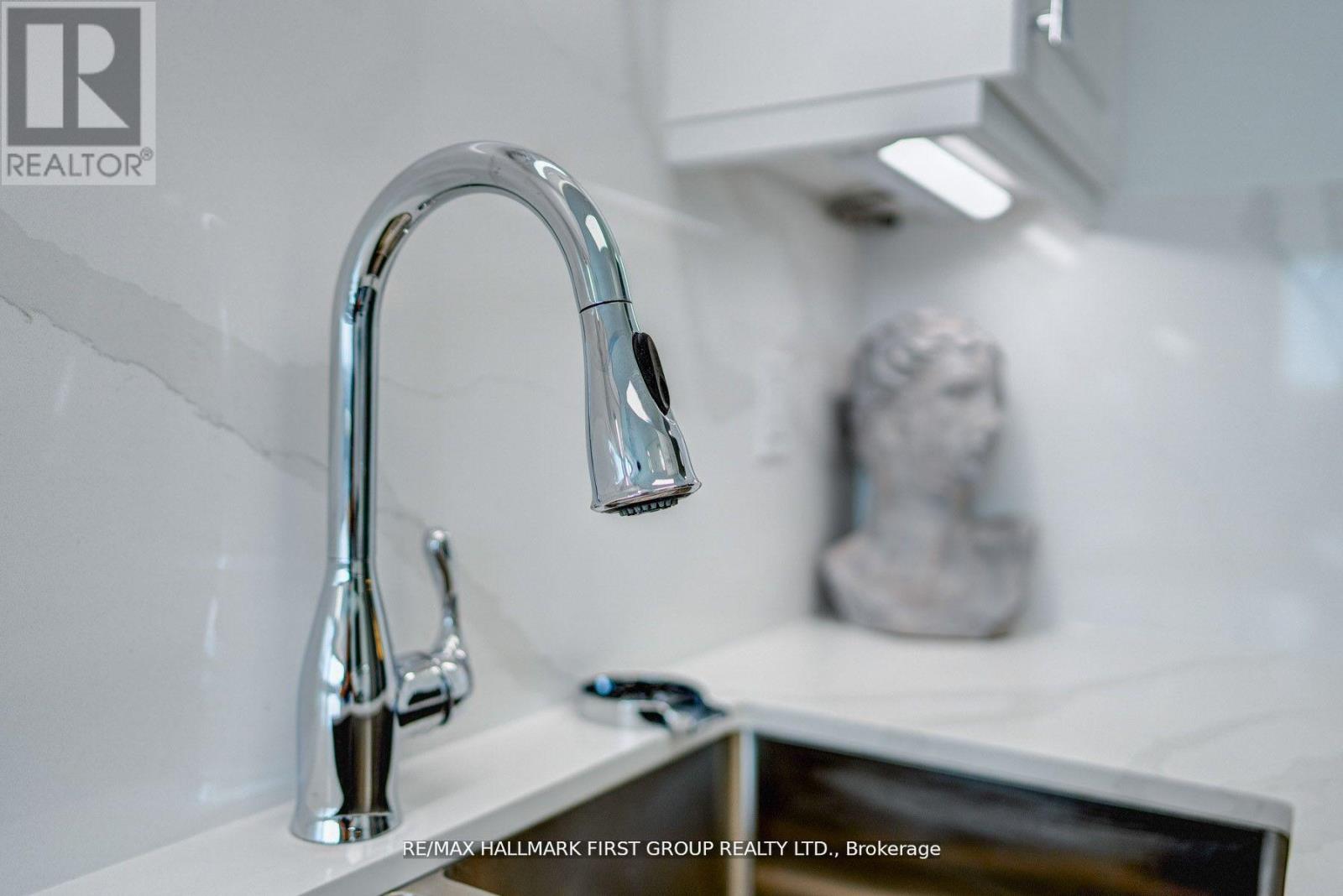 213 - 1000 The Esplanade Road N, Pickering, Ontario  L1V 6V4 - Photo 2 - E12720012