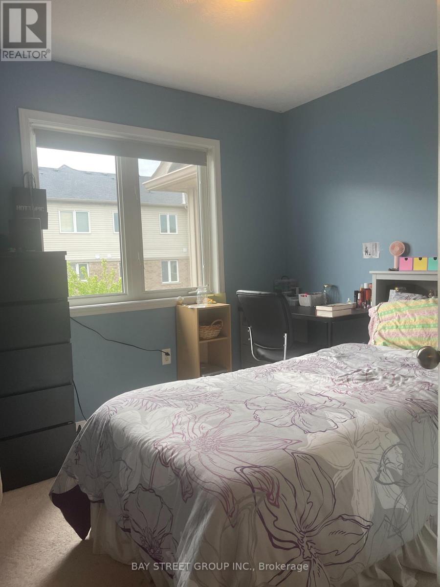 27 Newport Crescent, Hamilton, Ontario  L9A 0B3 - Photo 11 - X12669158