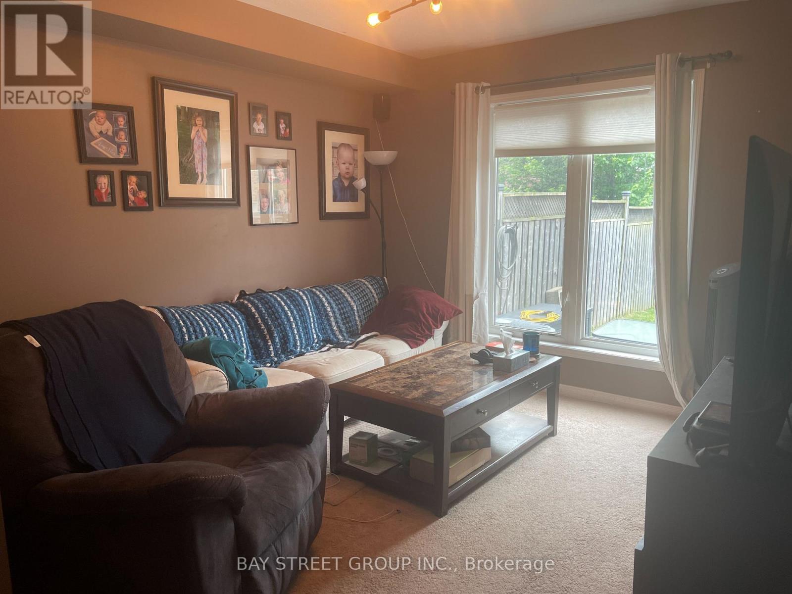 27 Newport Crescent, Hamilton, Ontario  L9A 0B3 - Photo 3 - X12669158