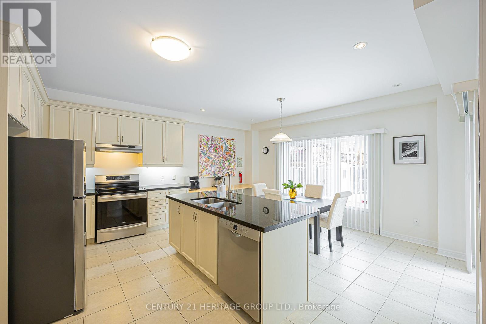 52 Maple Valley Road, Vaughan (Patterson), Ontario  L6A 0X8 - Photo 4 - N12719924