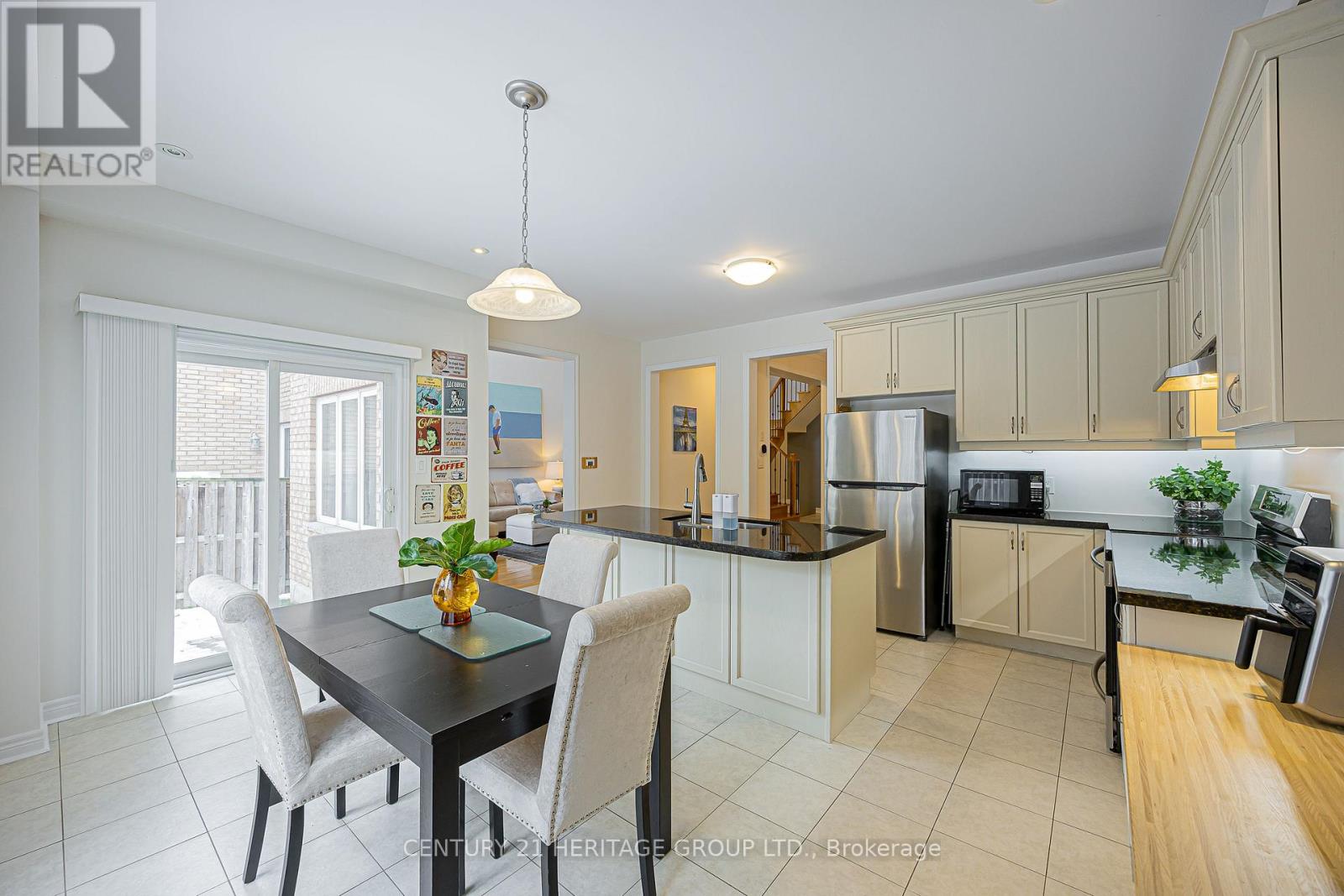 52 Maple Valley Road, Vaughan (Patterson), Ontario  L6A 0X8 - Photo 5 - N12719924