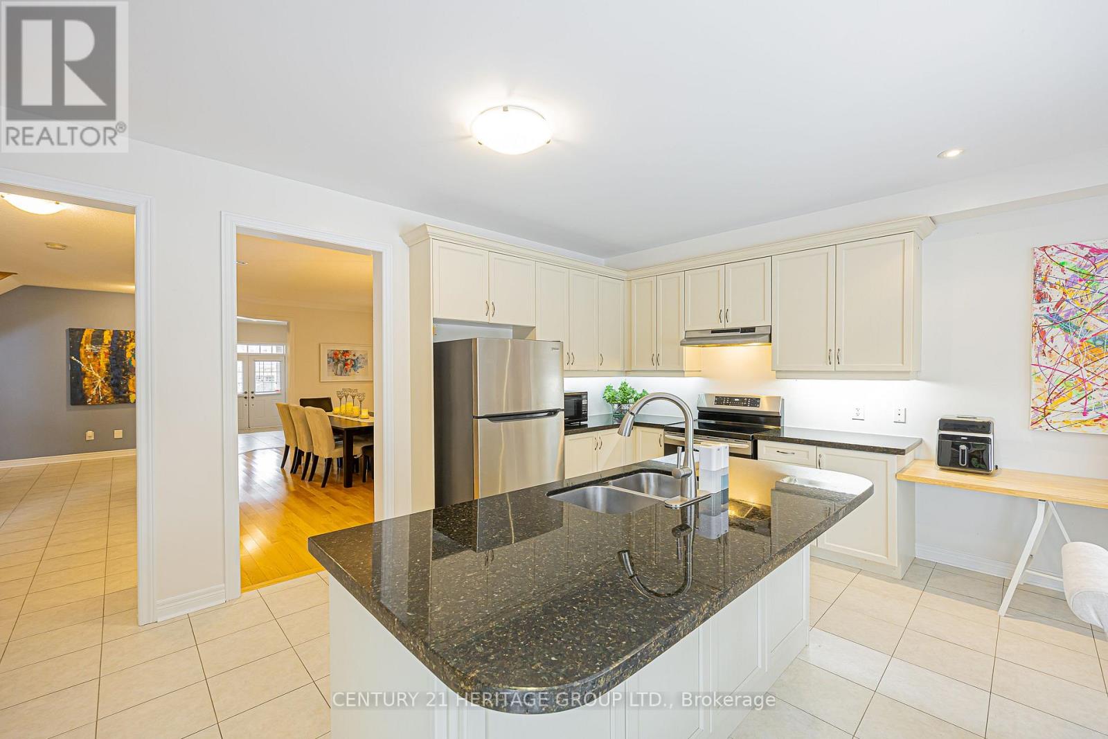 52 Maple Valley Road, Vaughan (Patterson), Ontario  L6A 0X8 - Photo 6 - N12719924