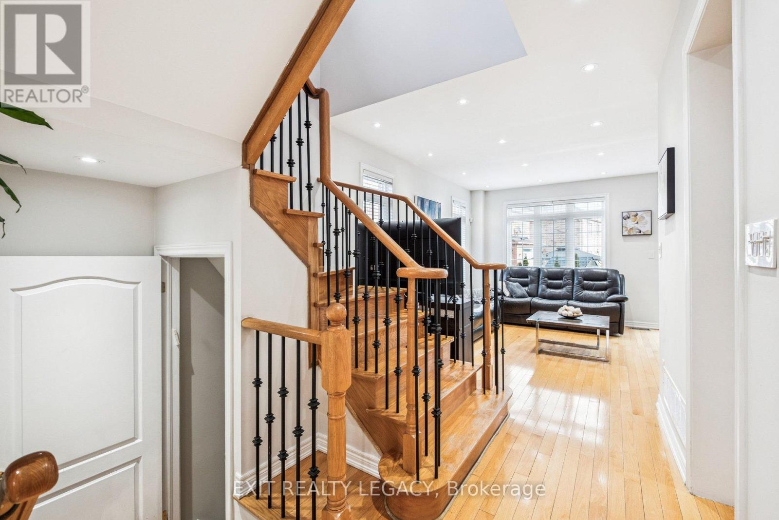 49 Loire Valley Avenue, Vaughan, Ontario  L4J 8V8 - Photo 6 - N12719968