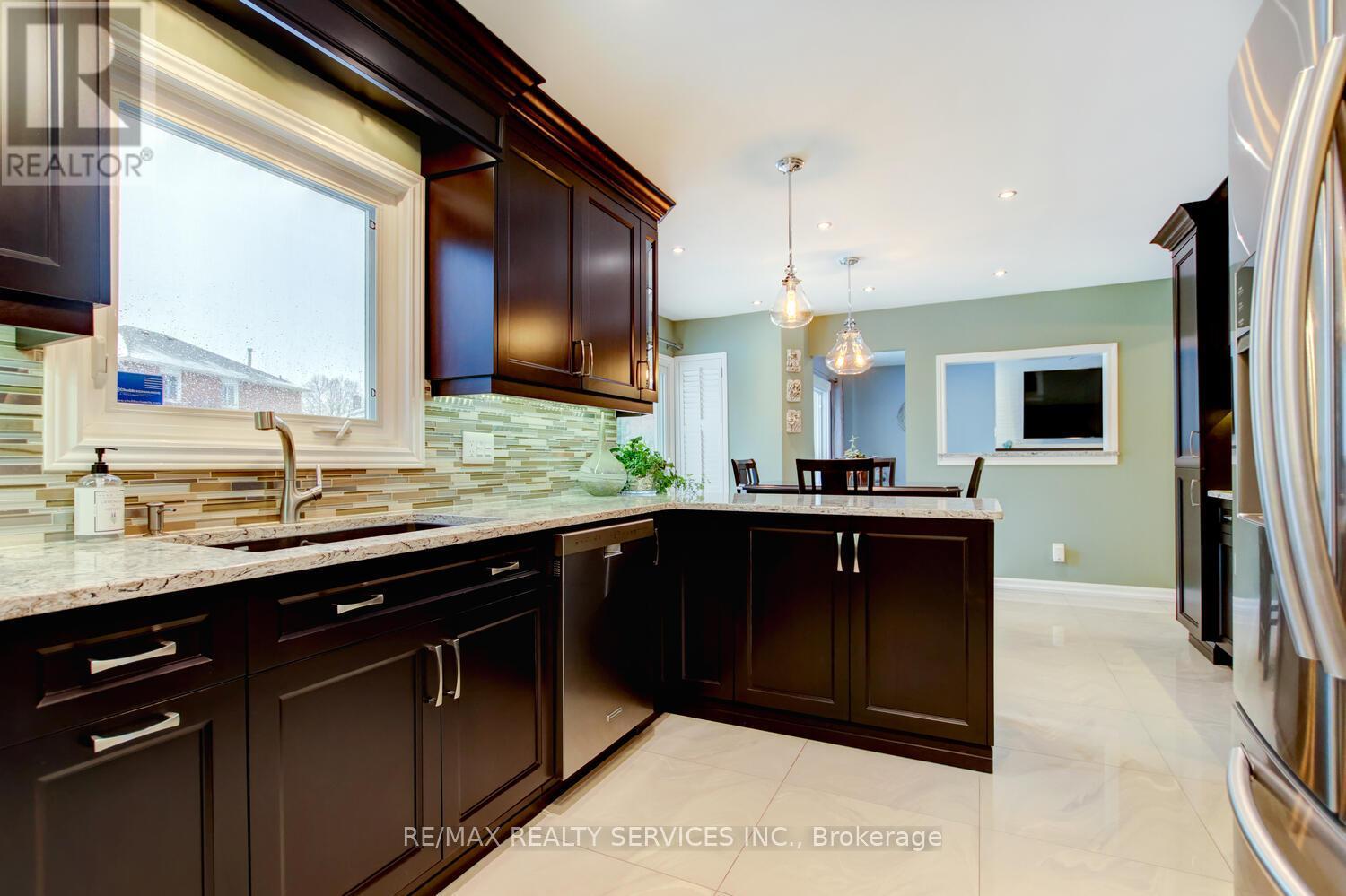 34 Garbutt Crescent, Brampton, Ontario  L6X 3G2 - Photo 17 - W12719942