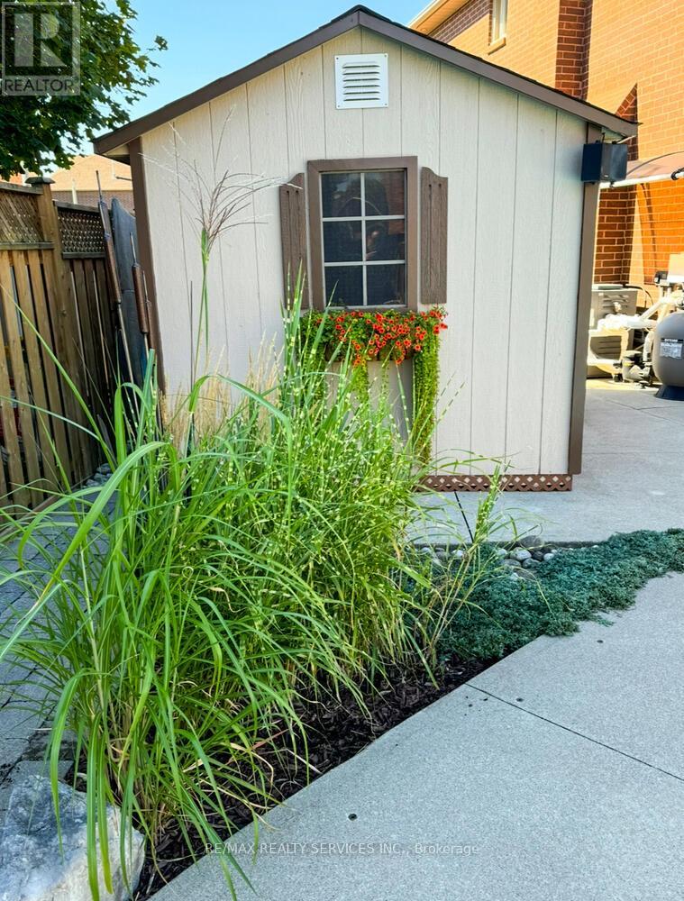 34 Garbutt Crescent, Brampton, Ontario  L6X 3G2 - Photo 46 - W12719942