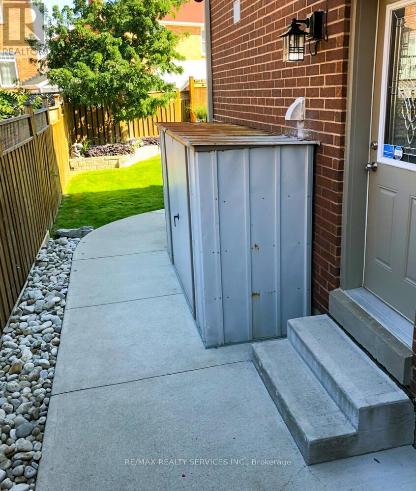 34 Garbutt Crescent, Brampton, Ontario  L6X 3G2 - Photo 47 - W12719942