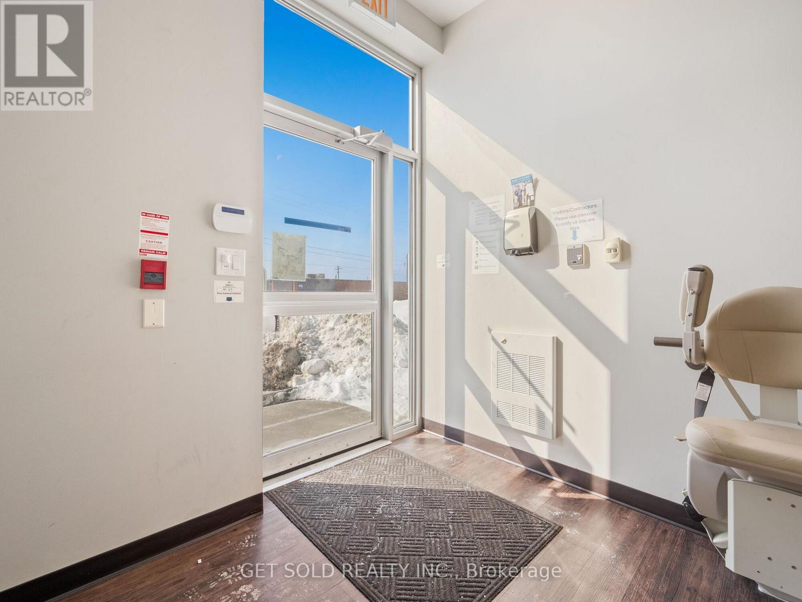 650 Fenmar Drive, Toronto, Ontario  M9L 1R7 - Photo 9 - W12719976