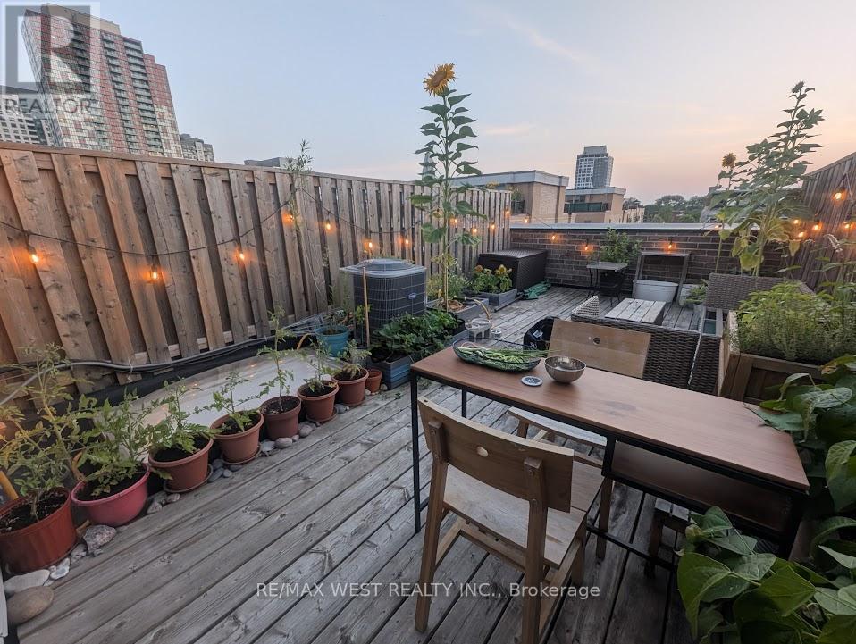 24 - 17 Powerhouse Street, Toronto, Ontario  M6H 0C5 - Photo 20 - W12720010