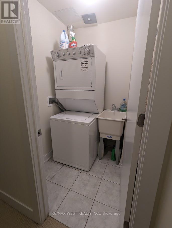 24 - 17 Powerhouse Street, Toronto, Ontario  M6H 0C5 - Photo 4 - W12720010