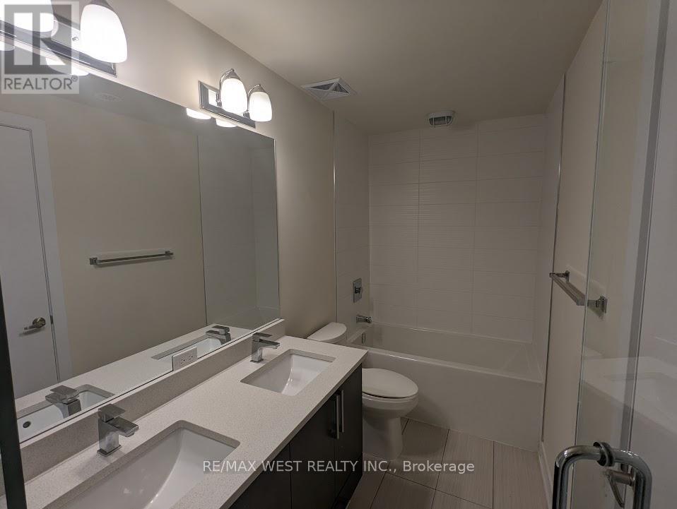 24 - 17 Powerhouse Street, Toronto, Ontario  M6H 0C5 - Photo 8 - W12720010