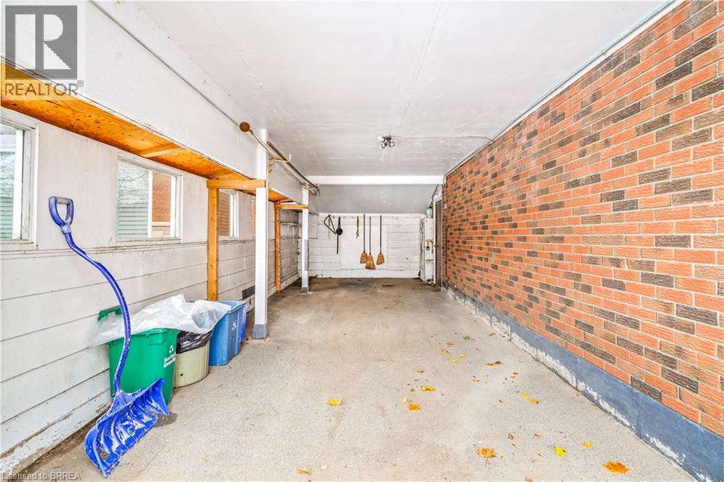 8 Stockdale Drive, Brantford, Ontario  N3R 2R5 - Photo 4 - 40799441