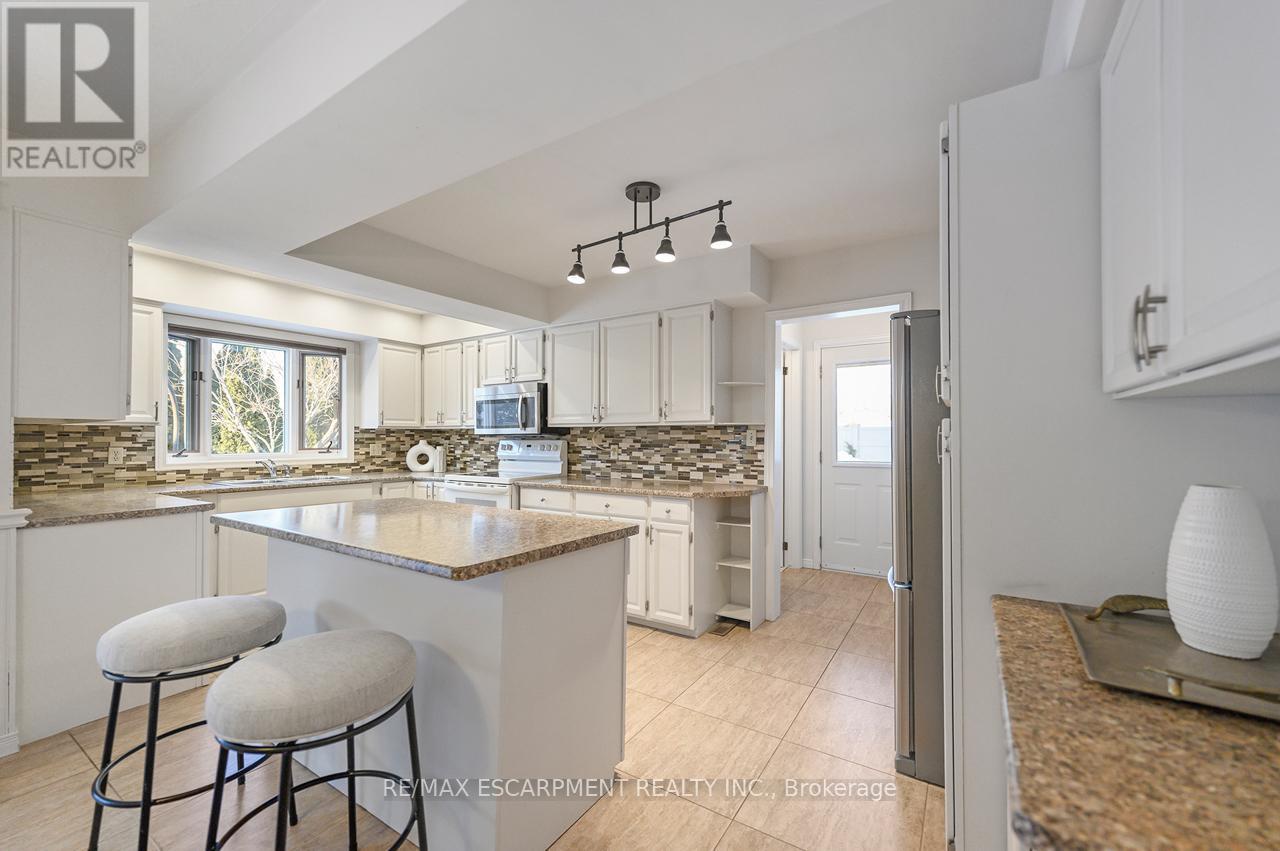 7 Old Oxford Road, St. Catharines, Ontario  L2M 2J7 - Photo 12 - X12719978