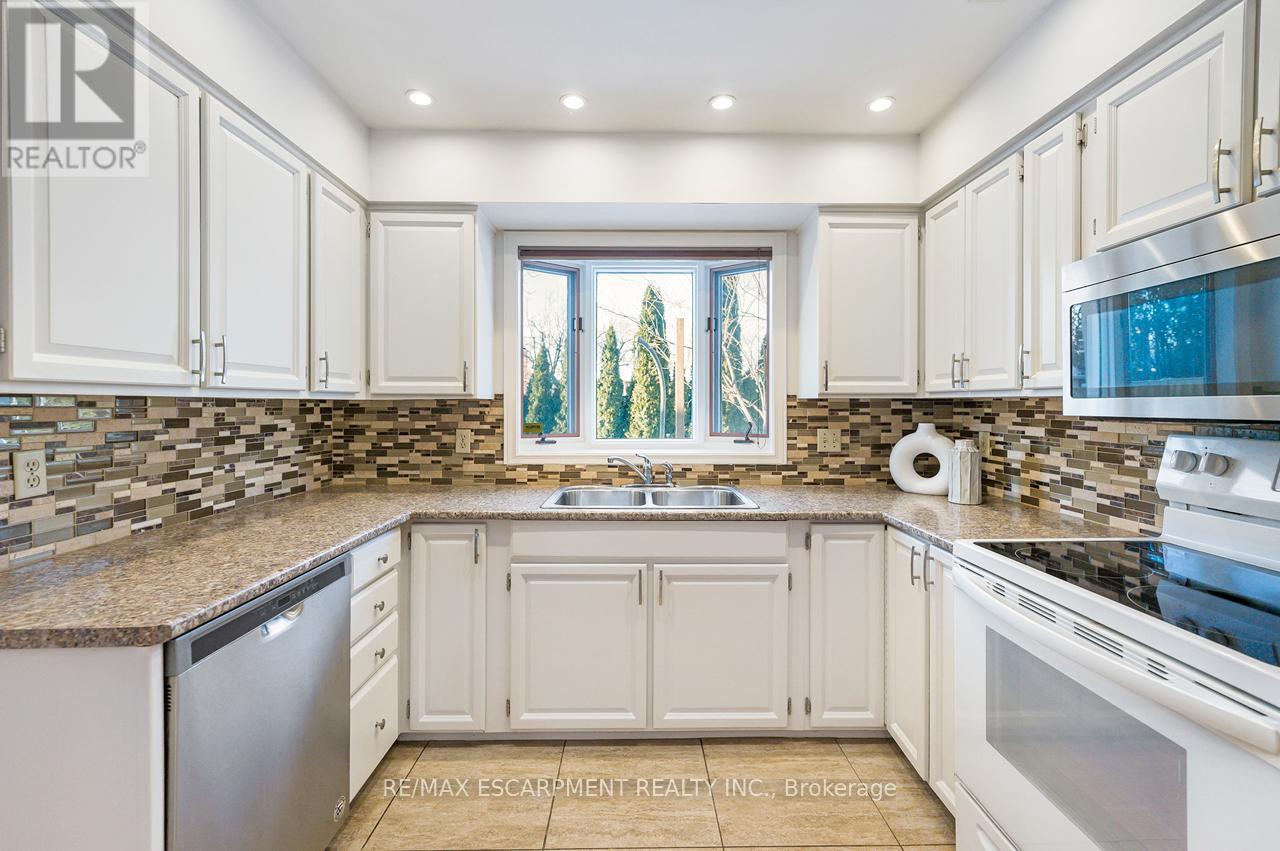 7 Old Oxford Road, St. Catharines, Ontario  L2M 2J7 - Photo 15 - X12719978