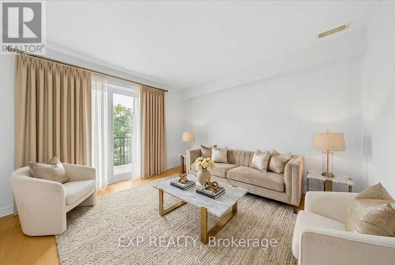 69 Steele Park Private, Ottawa, Ontario  K1J 0J2 - Photo 2 - X12537834